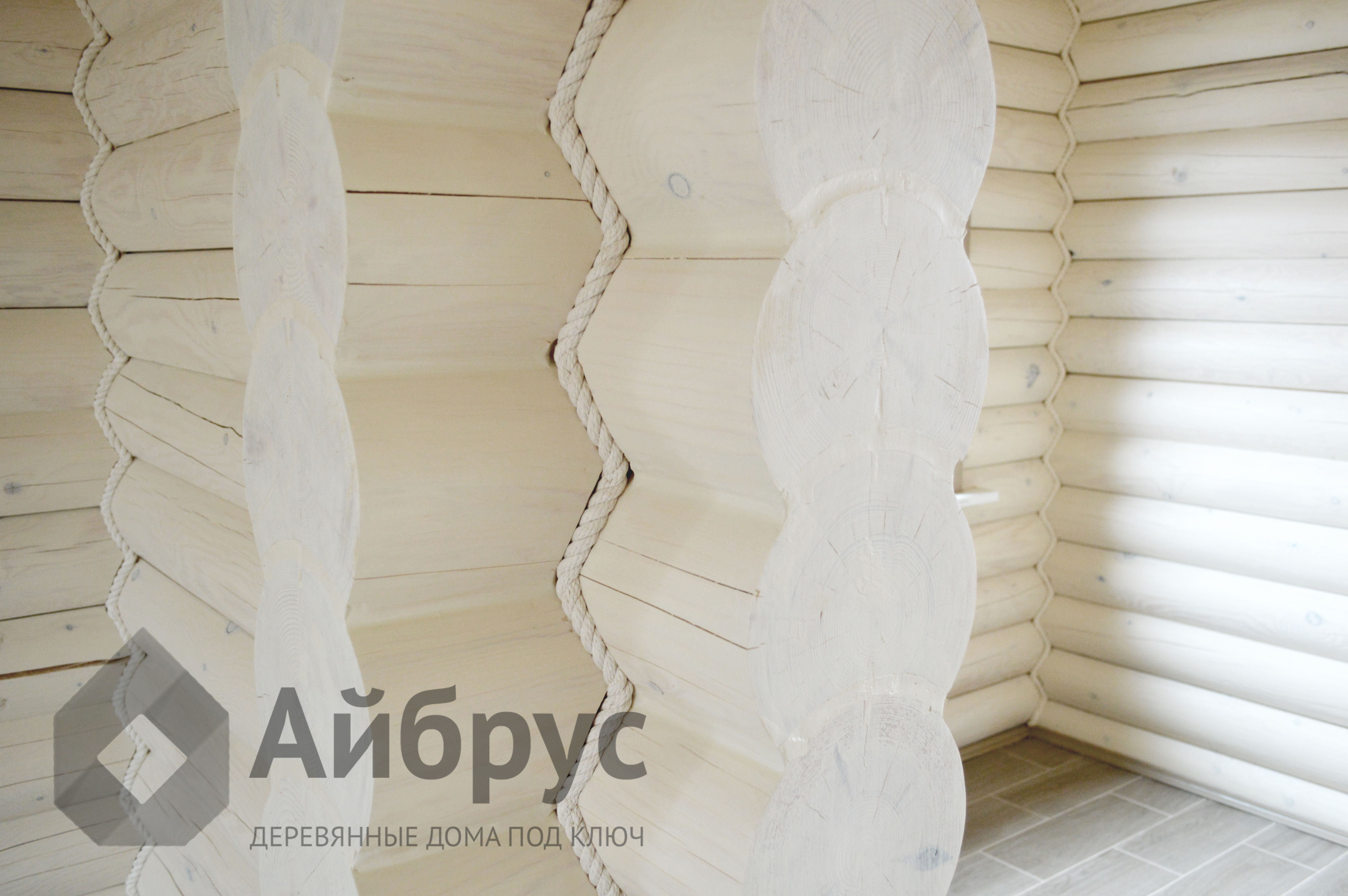 Фото декоративной отделки канатом внутренних стен деревянного дома